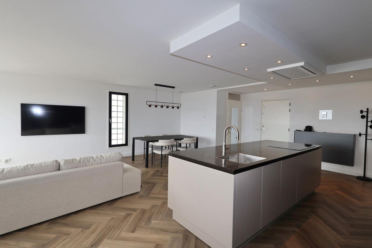 Gemeubileerd 4-kamerappartement op 32e verdieping - Afbeelding 5
