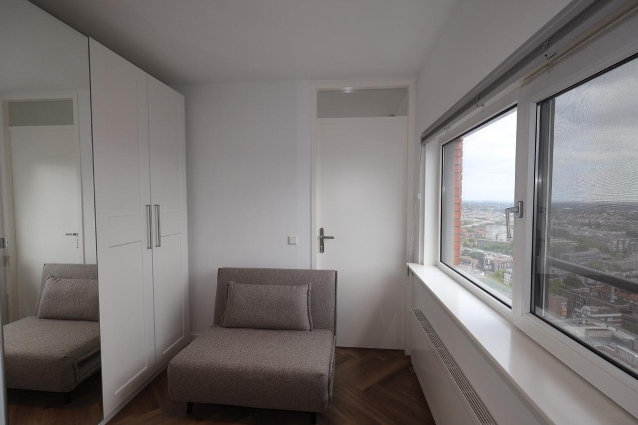 Gemeubileerd 4-kamerappartement op 32e verdieping - Afbeelding 15