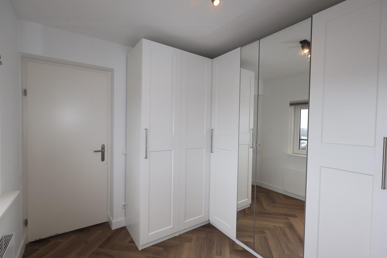Gemeubileerd 4-kamerappartement op 32e verdieping - Afbeelding 16