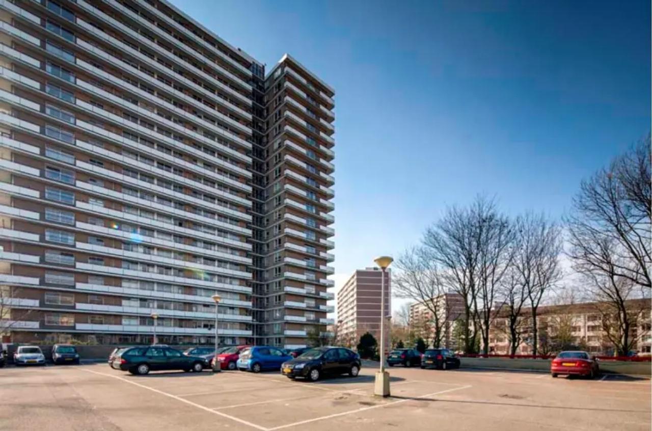 Bright 50 m² Studio with Balcony - Image 3