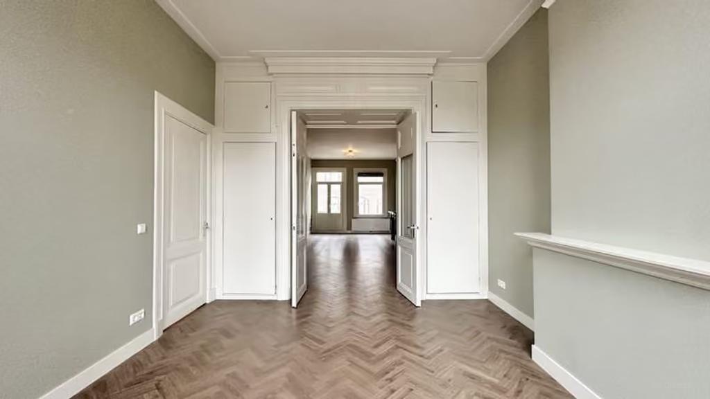 Gemeubileerd 2-kamerappartement met balkons - Afbeelding 1