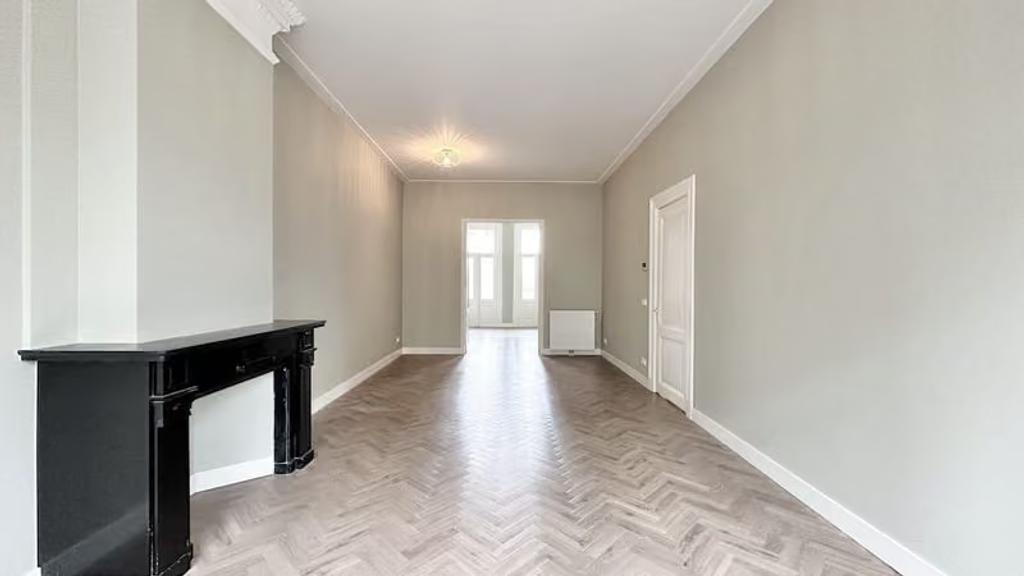 Gemeubileerd 2-kamerappartement met balkons - Afbeelding 2