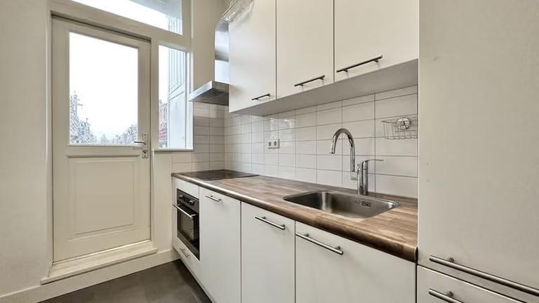 Gemeubileerd 2-kamerappartement met balkons - Afbeelding 11