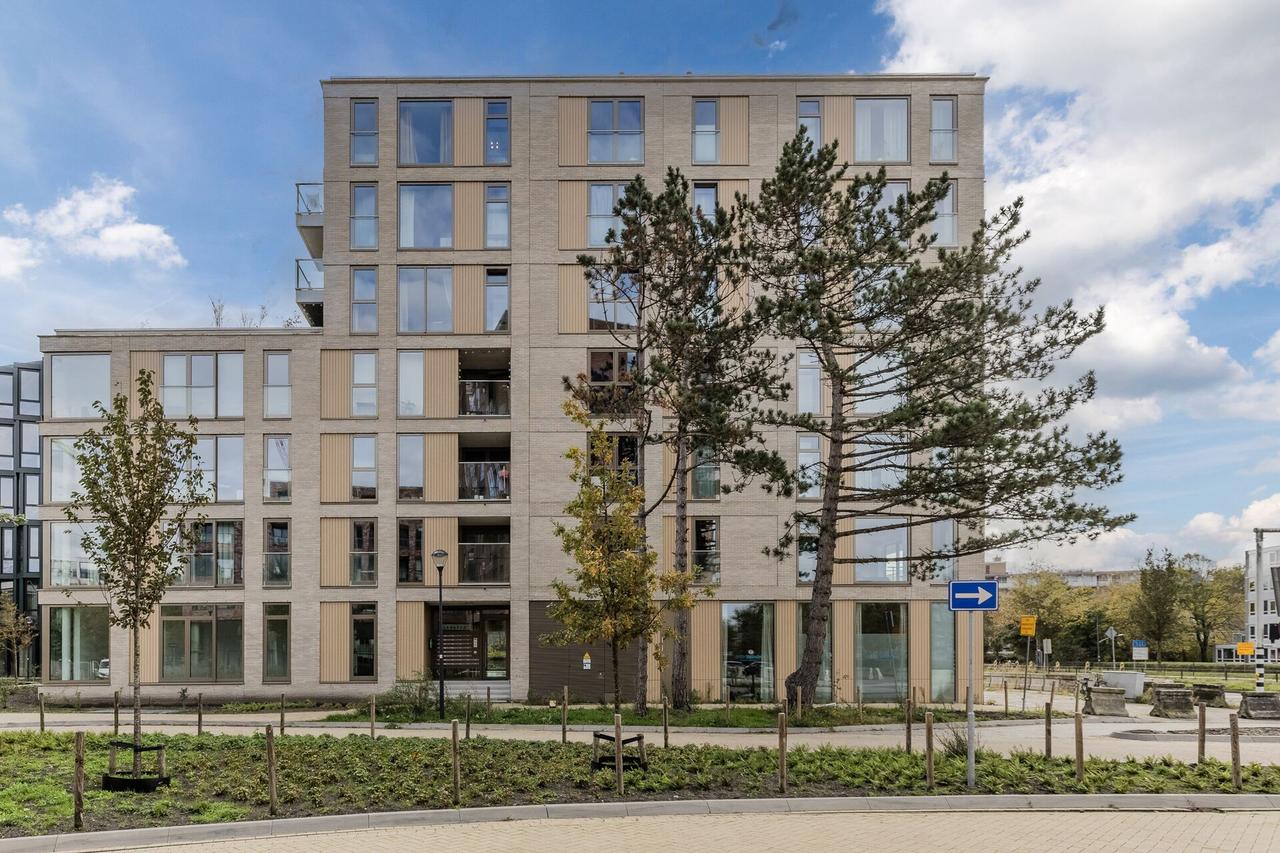 111 m² apartment with parking in Haarlem - Image 1