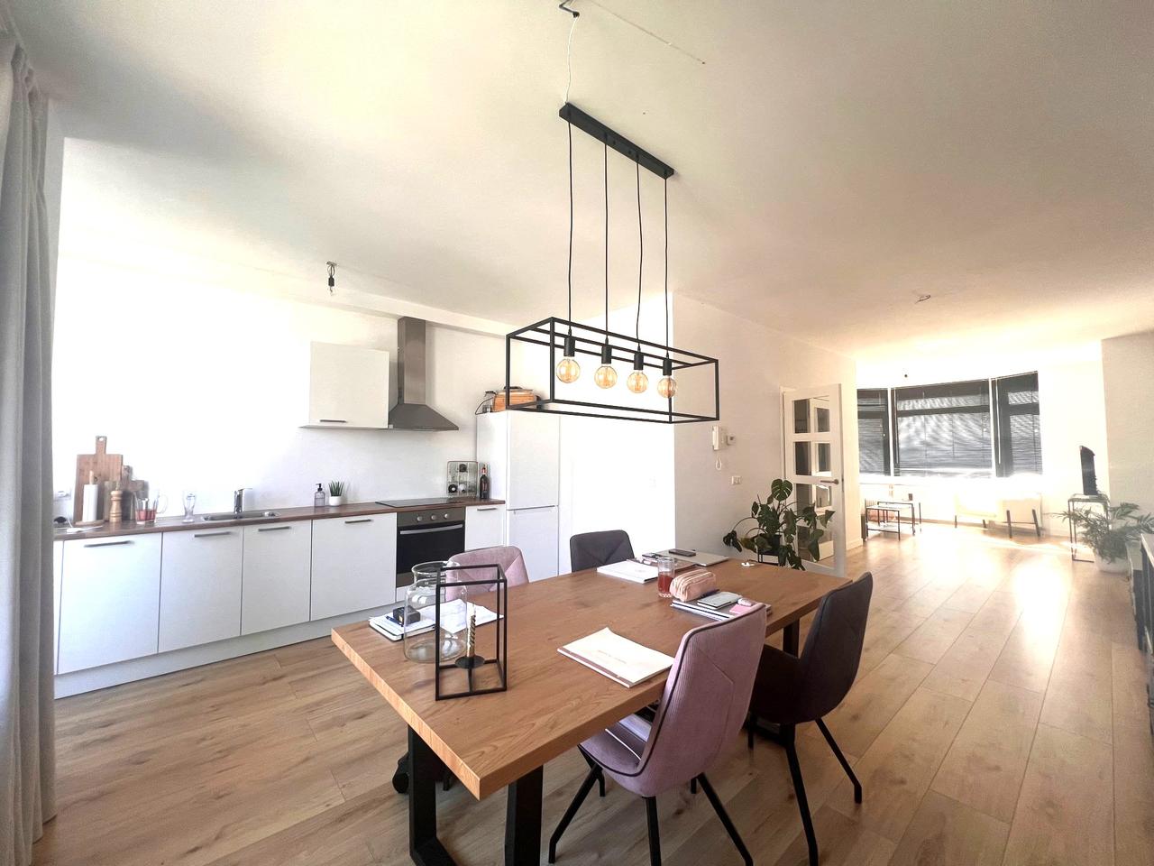 75 m² dubbel bovenhuis met balkon - Afbeelding 1