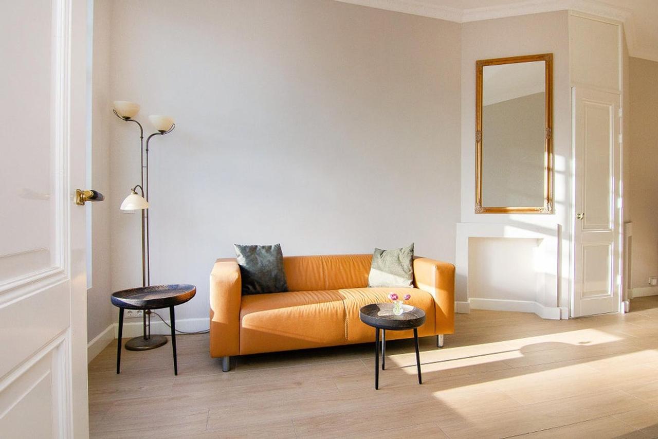 Furnished apartment with private city garden - Image 5