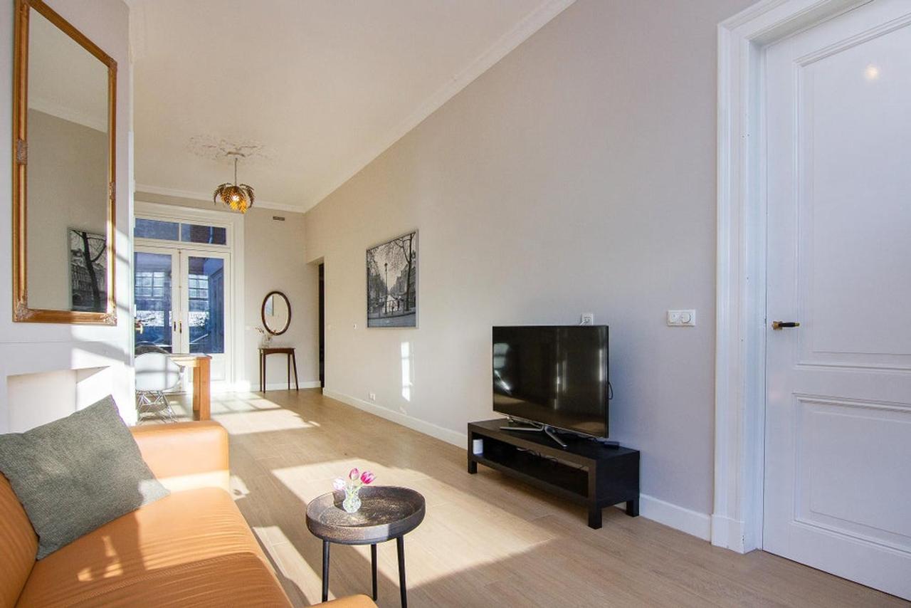 Furnished apartment with private city garden - Image 6