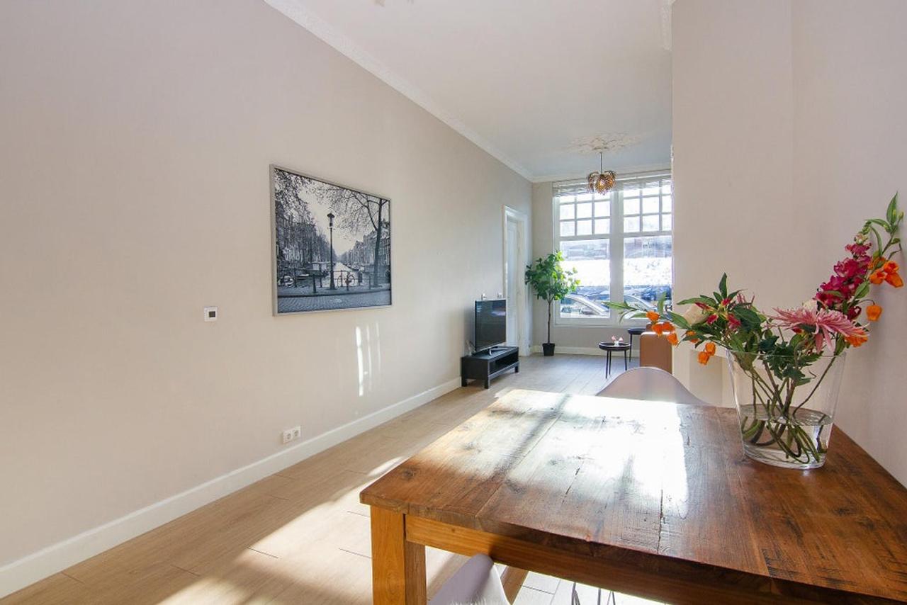 Furnished apartment with private city garden - Image 10