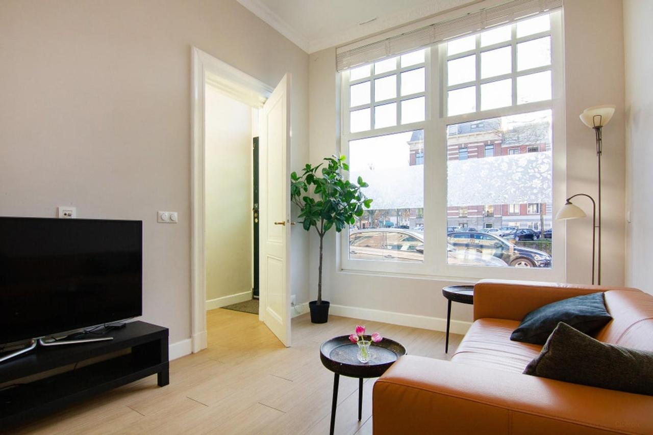 Furnished apartment with private city garden - Image 12