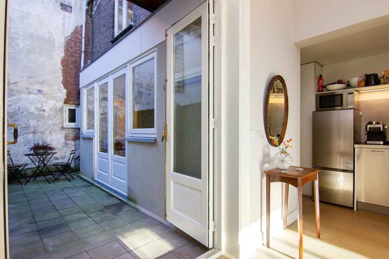 Furnished apartment with private city garden - Image 17