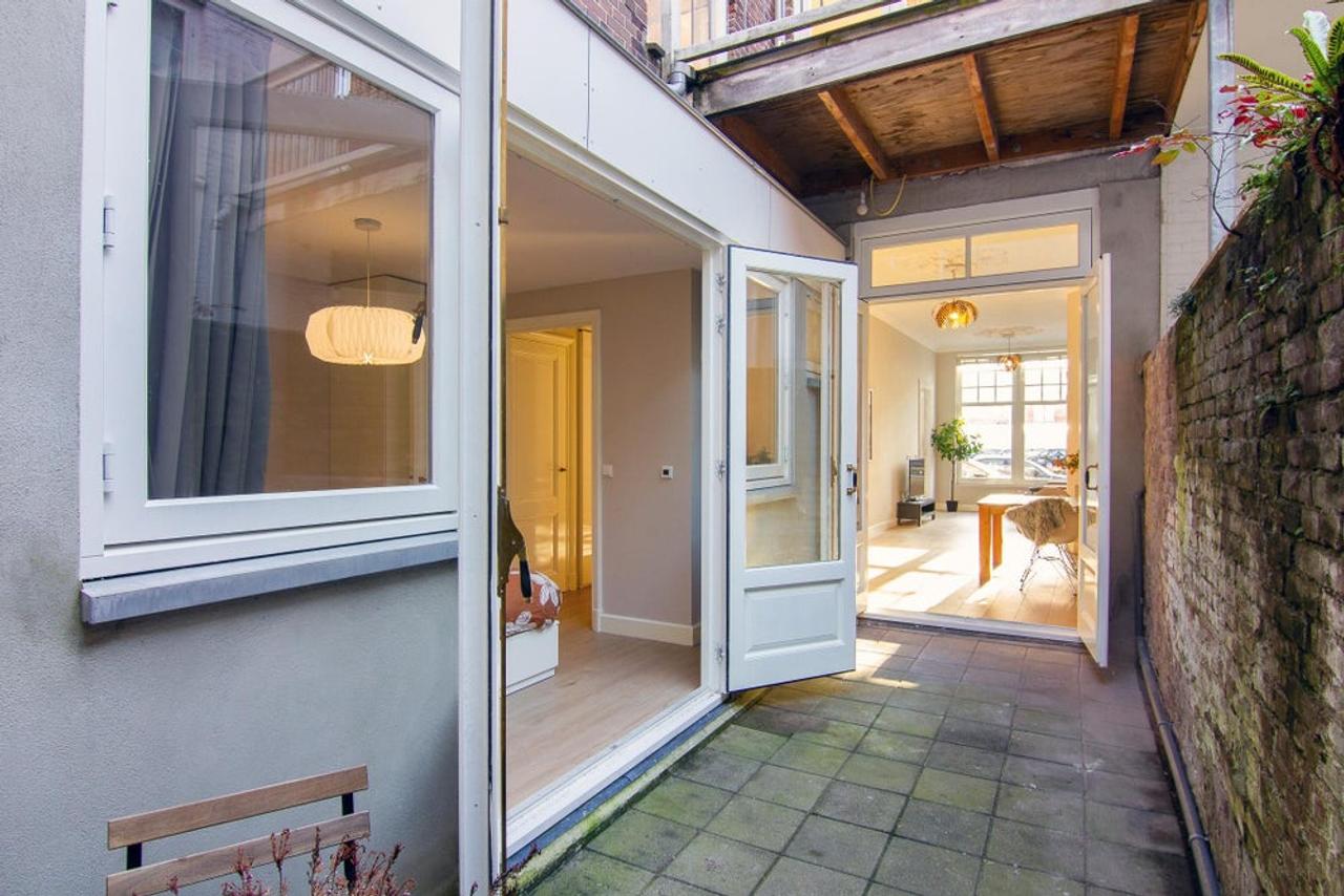 Furnished apartment with private city garden - Image 19