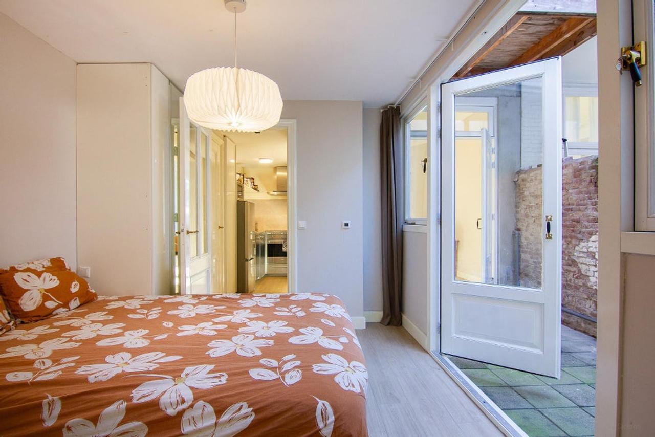 Furnished apartment with private city garden - Image 23