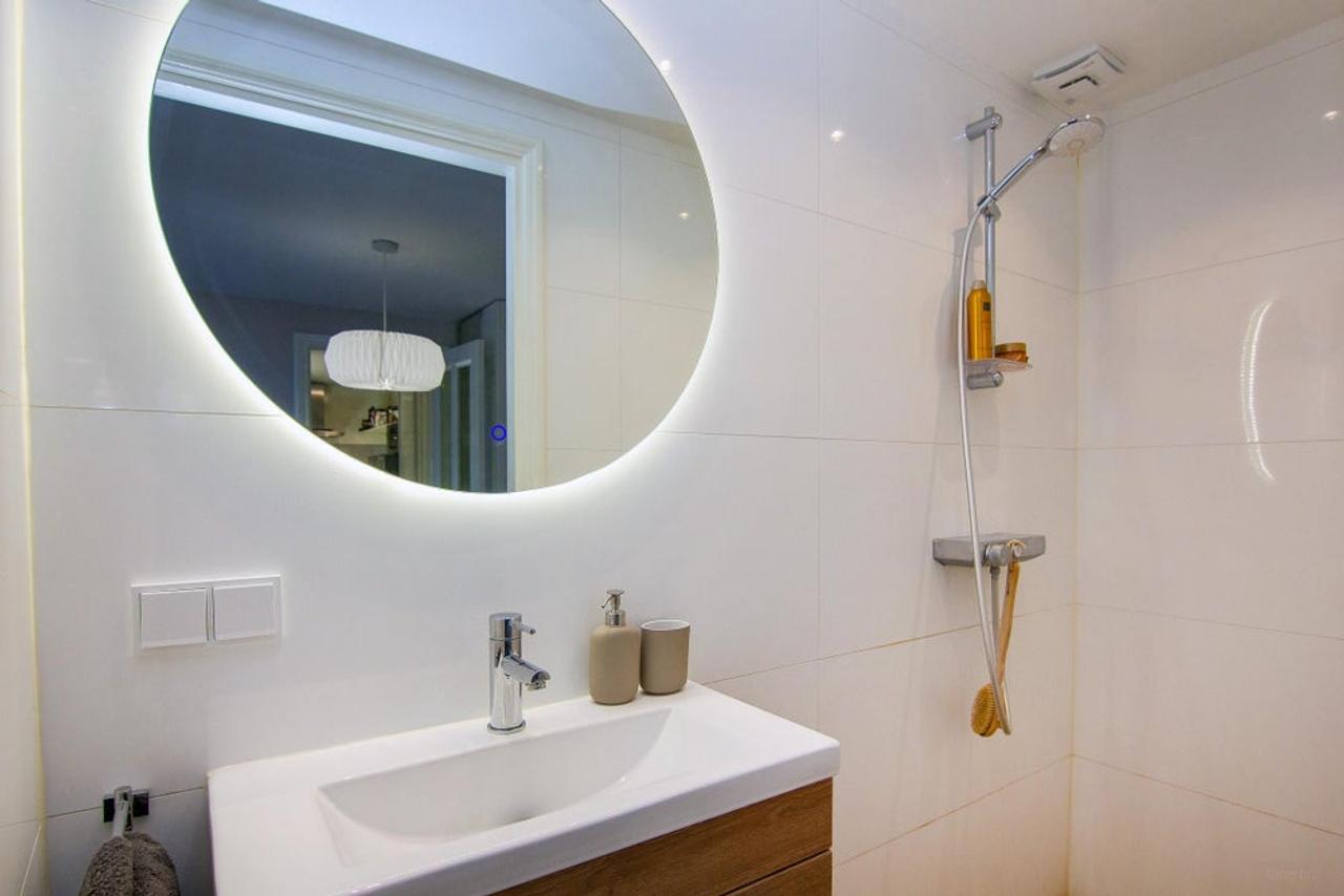 Furnished apartment with private city garden - Image 24
