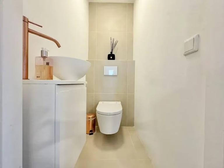 Gemeubileerd 3-kamerappartement in De Pijp - Afbeelding 14