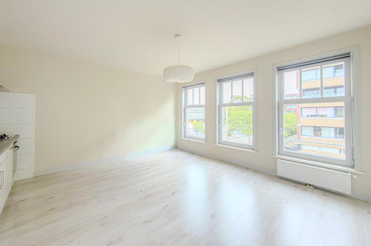 3-Room Apartment Near Haarlem Central - Image 2