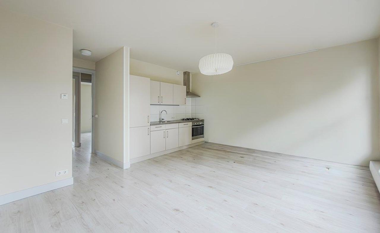 3-Room Apartment Near Haarlem Central - Image 3