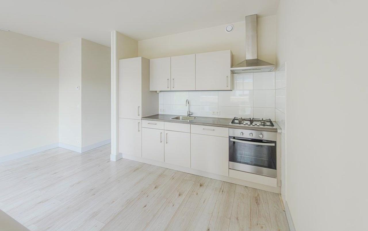 3-Room Apartment Near Haarlem Central - Image 4