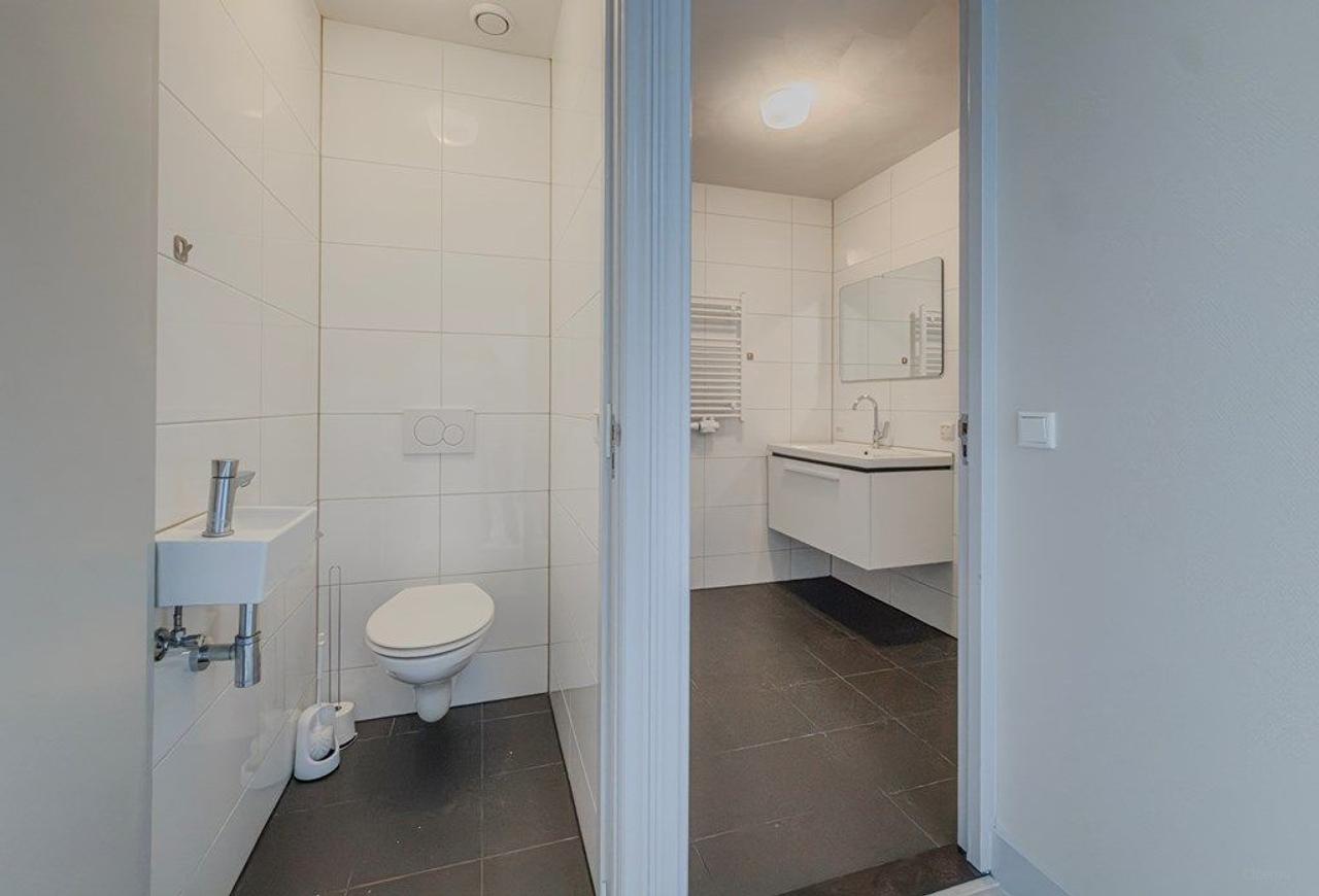 3-Room Apartment Near Haarlem Central - Image 10