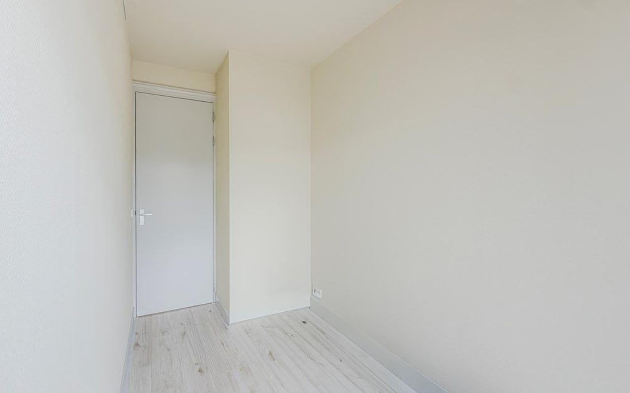 3-Room Apartment Near Haarlem Central - Image 13