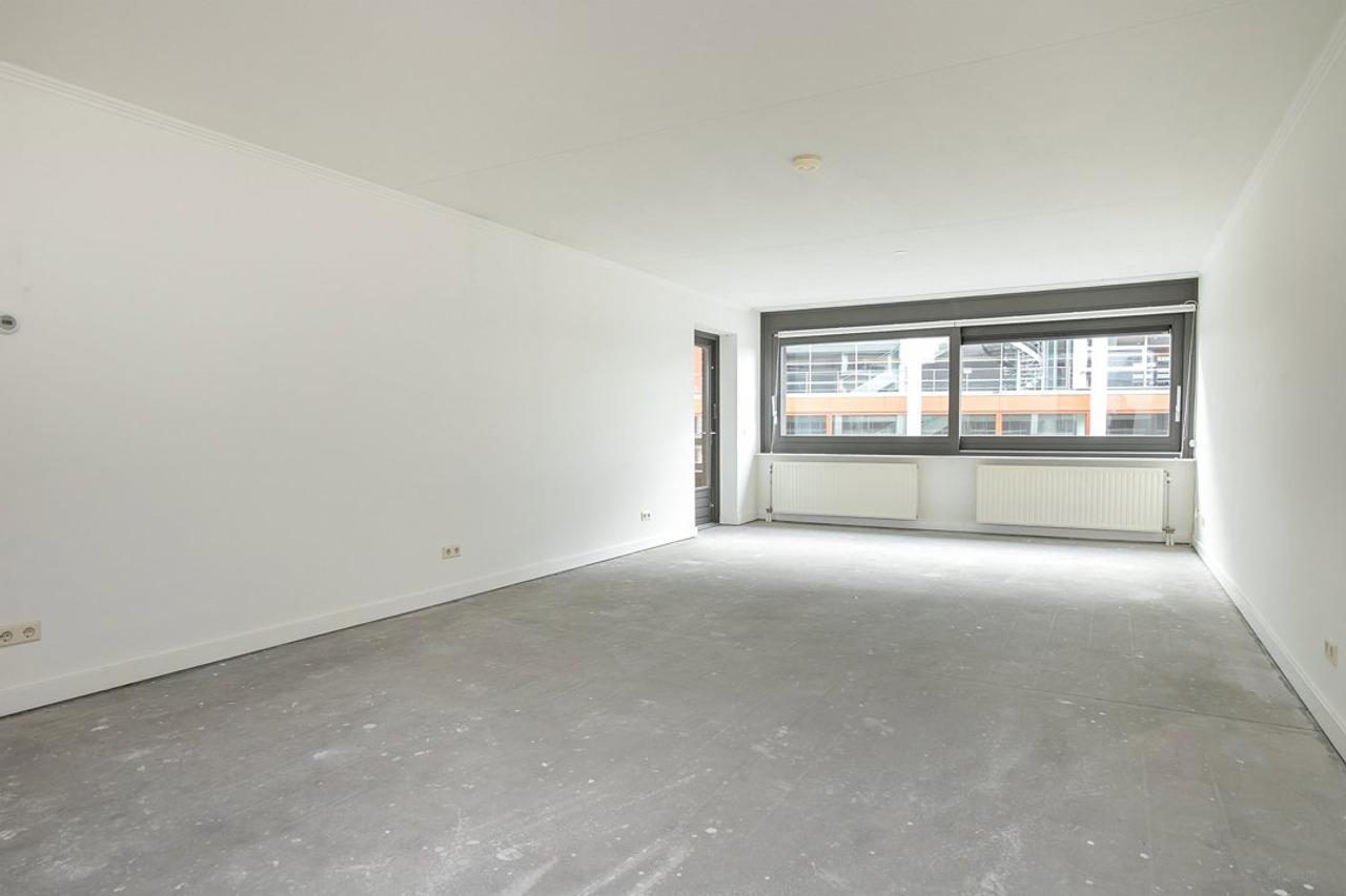 110 m² apartment with loggia in Wyck - Image 2