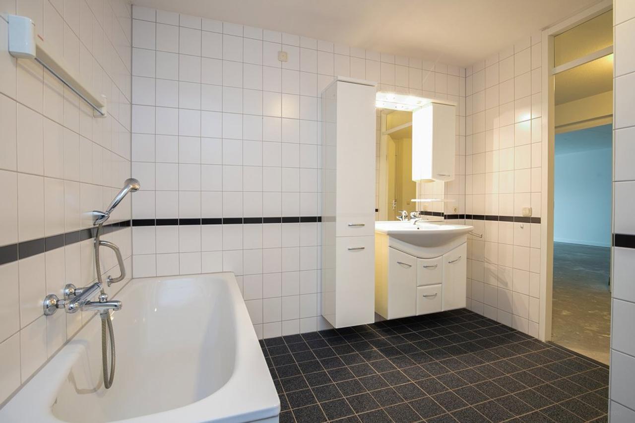 110 m² apartment with loggia in Wyck - Image 9