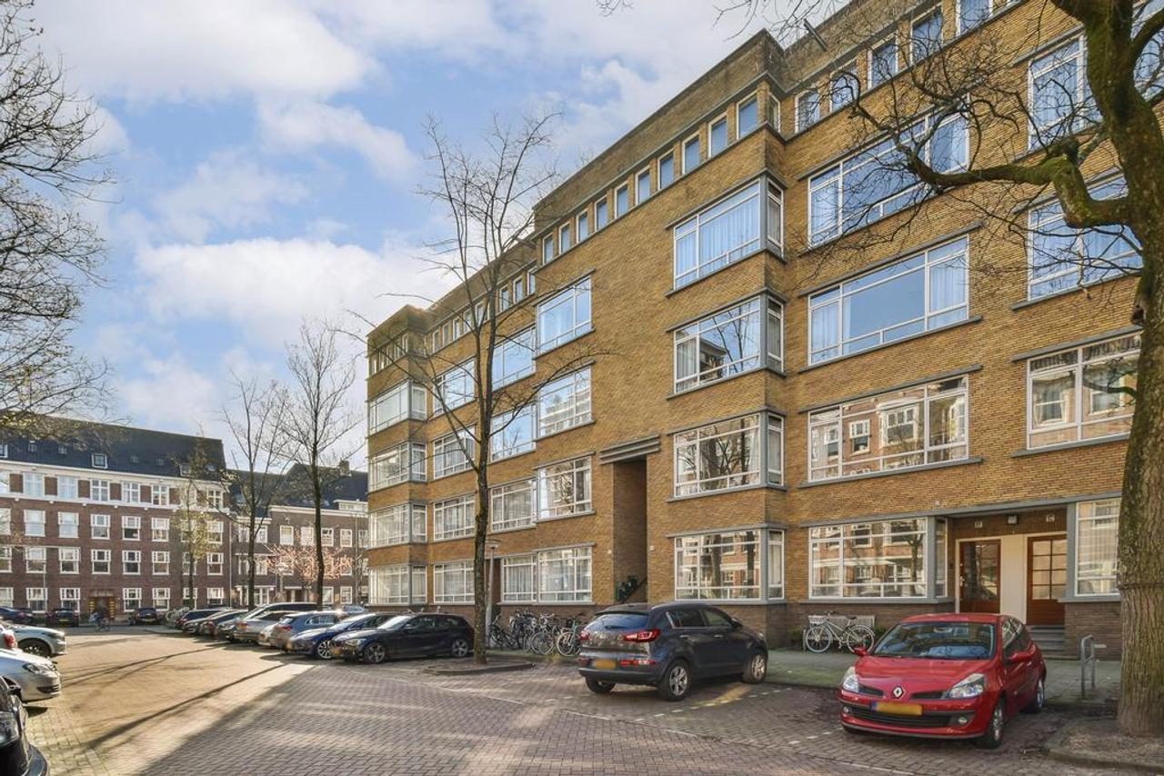 140 m² appartement met balkon in Oud-Zuid - Afbeelding 1