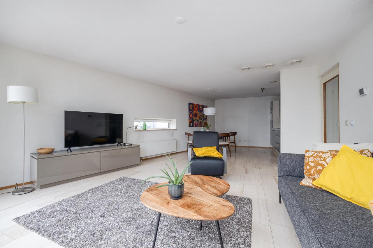 Gemeubileerd 3-kamerappartement op 17e etage - Afbeelding 1