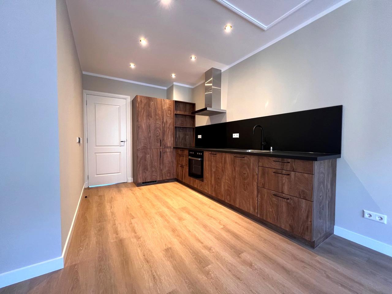 A++ Apartment with Balcony in Zeeheldenkwartier - Image 3