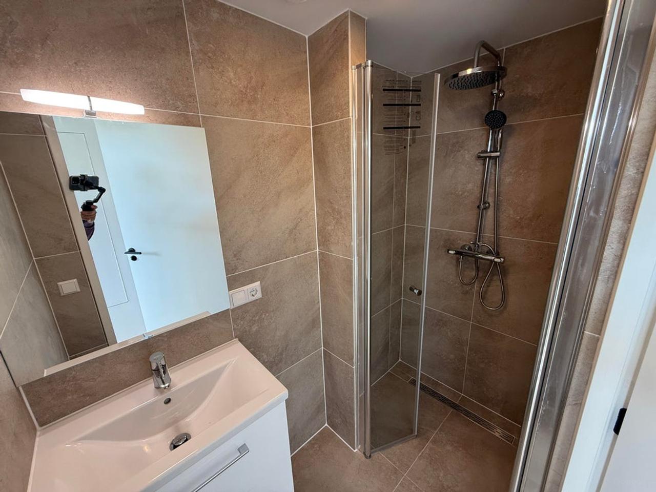 Direct beschikbaar: 3-slaapkamerappartement Carnisse - Afbeelding 2