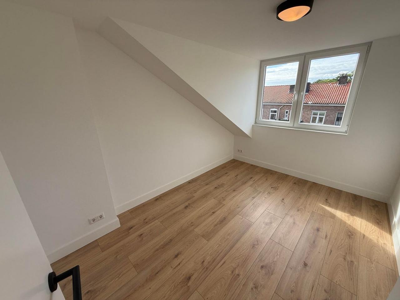 Direct beschikbaar: 3-slaapkamerappartement Carnisse - Afbeelding 6
