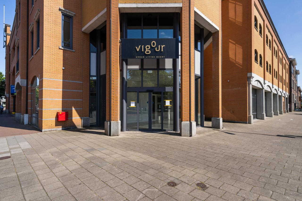 107 m² studio with storage in central Weert - Image 2