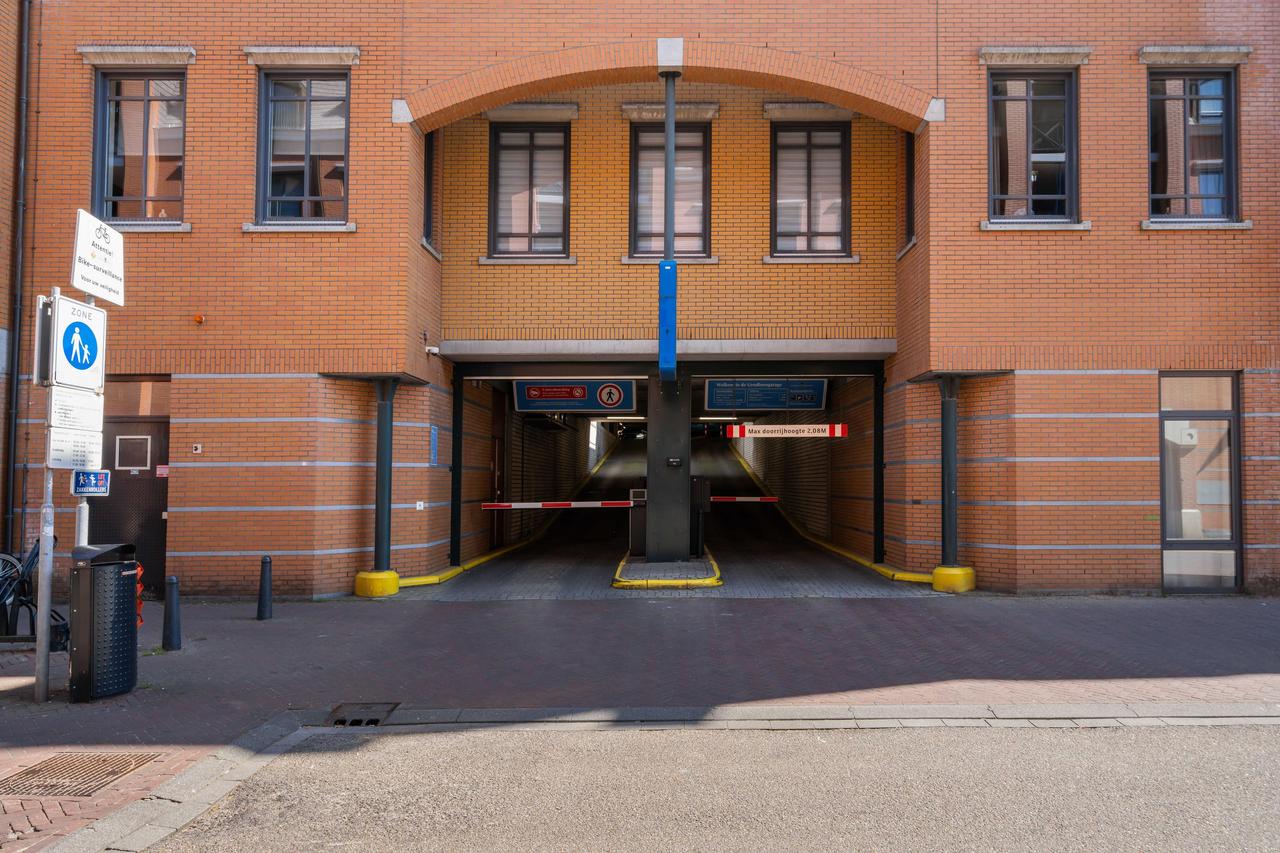 107 m² studio with storage in central Weert - Image 25