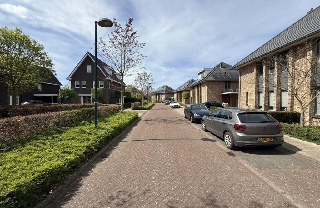 263 m² home with garage in Veldhoven - Image 2