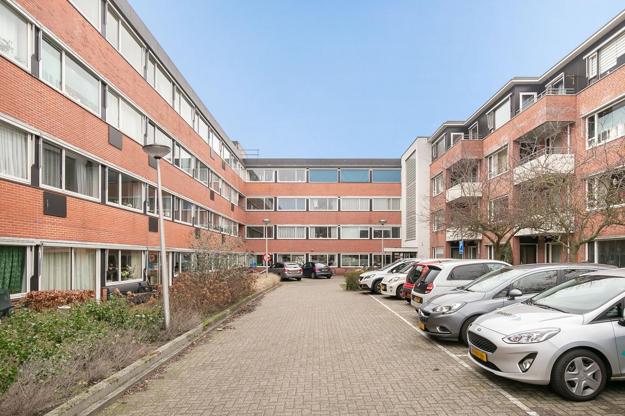 Senior Apartment with Terrace in Zwolle - Image 7