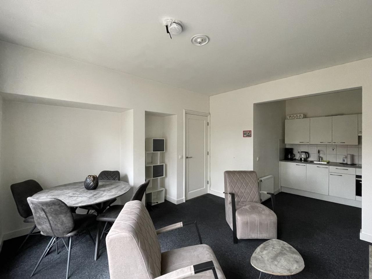 Gemeubileerd 2-kamerappartement met tuin - Afbeelding 2