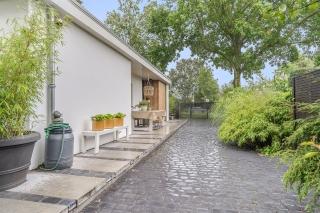 Furnished bungalow with garden in Bergen - Image 37