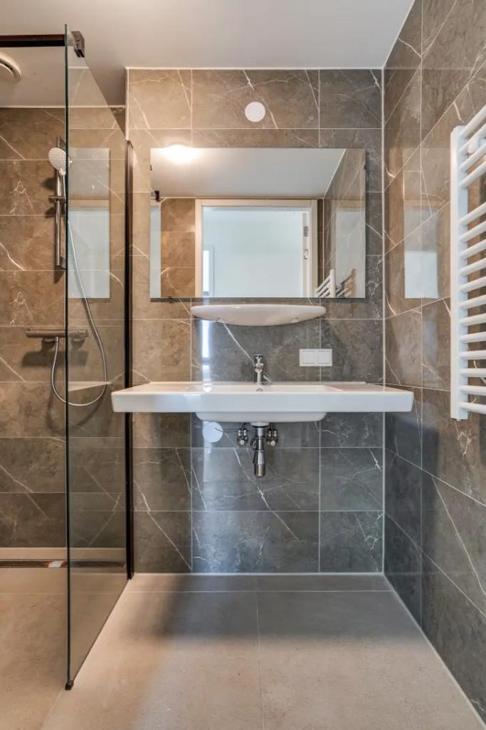 52 m² studio met balkon in Bijlmer Centrum - Afbeelding 2