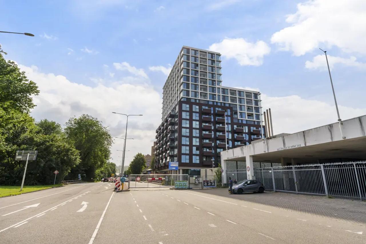 47 m² studio met balkon in Bijlmer Centrum - Afbeelding 2