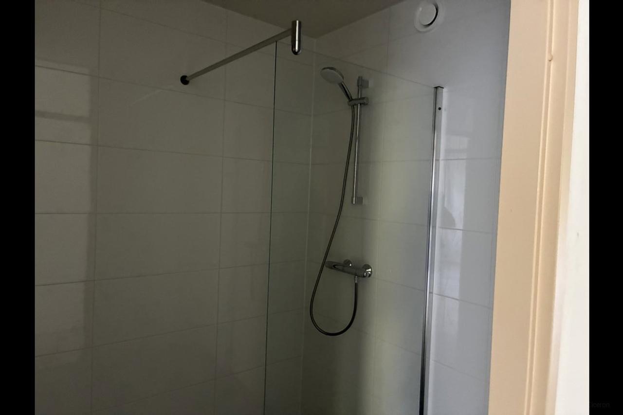 3-Bedroom Apartment with Balcony in Almere Stad - Image 2