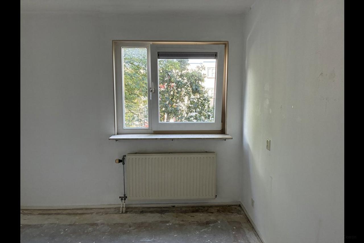 3-Bedroom Apartment with Balcony in Almere Stad - Image 5