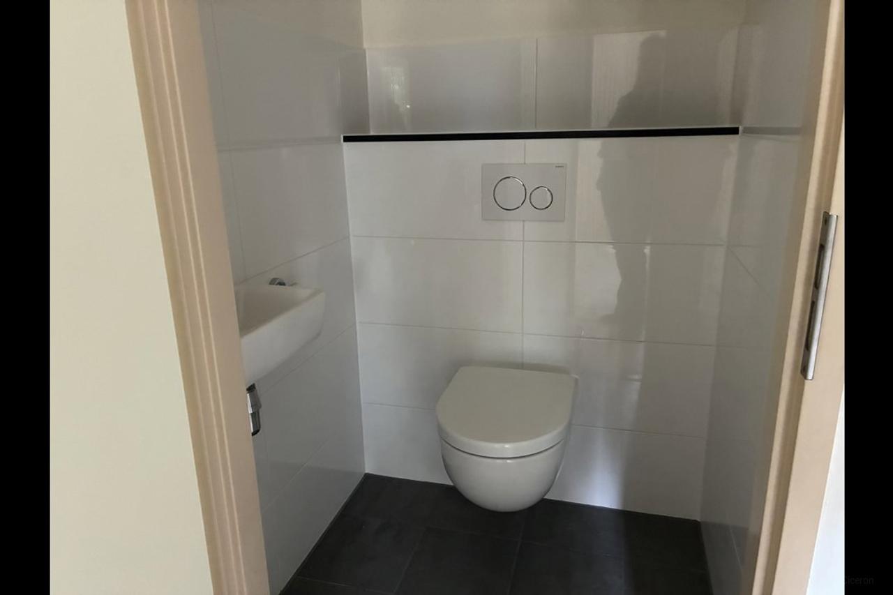 3-Bedroom Apartment with Balcony in Almere Stad - Image 6