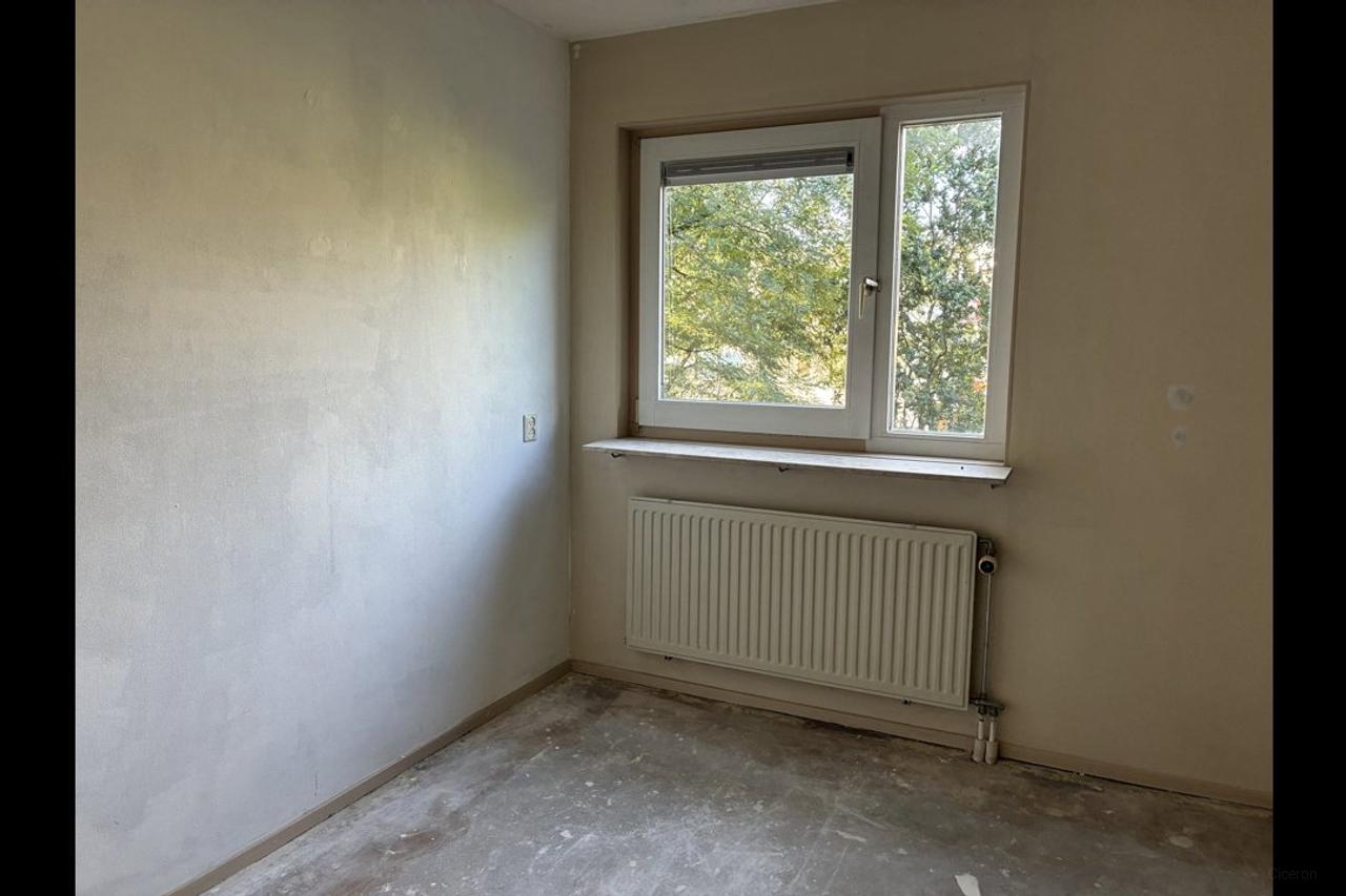 3-Bedroom Apartment with Balcony in Almere Stad - Image 7