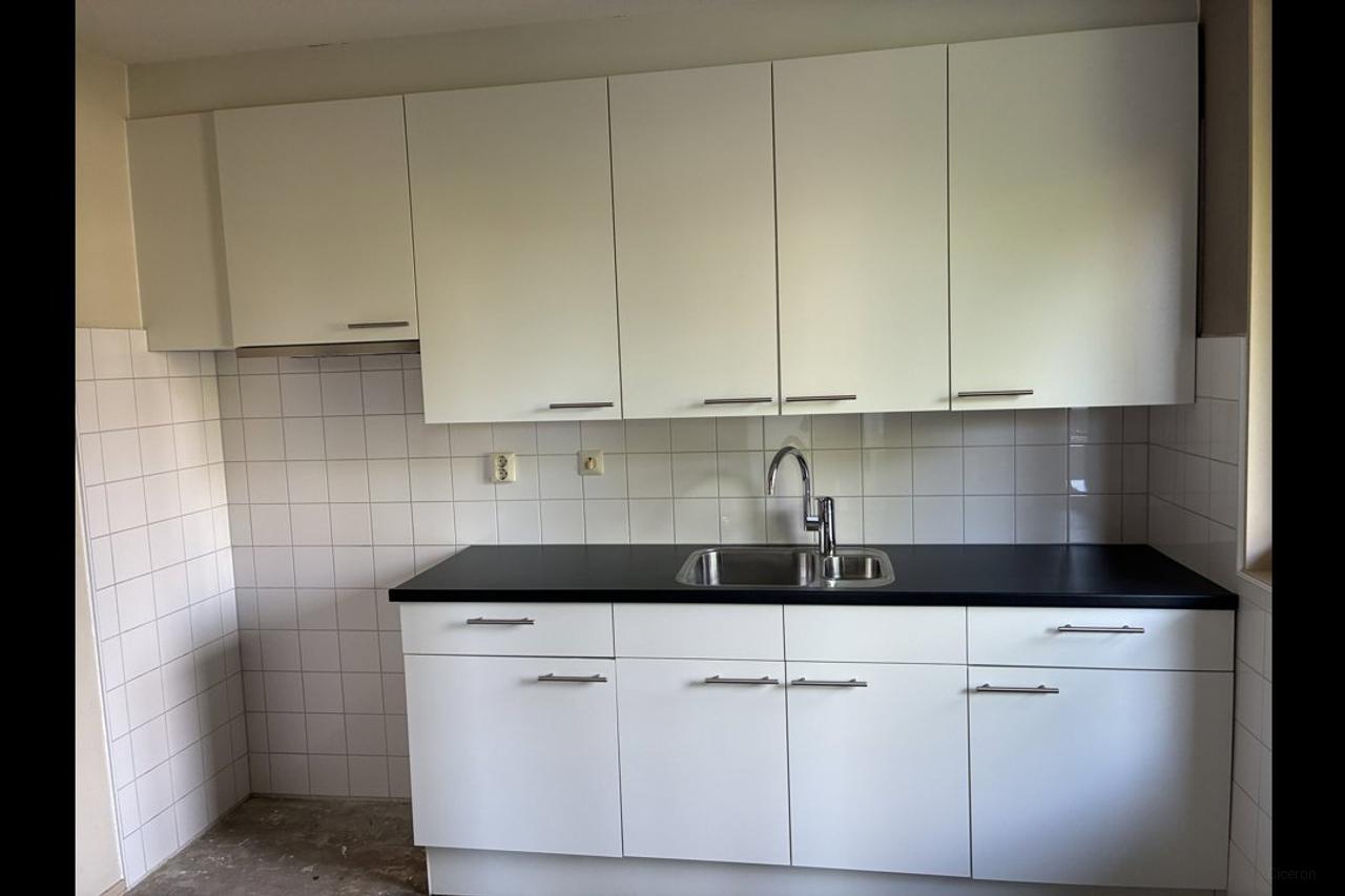 3-Bedroom Apartment with Balcony in Almere Stad - Image 8