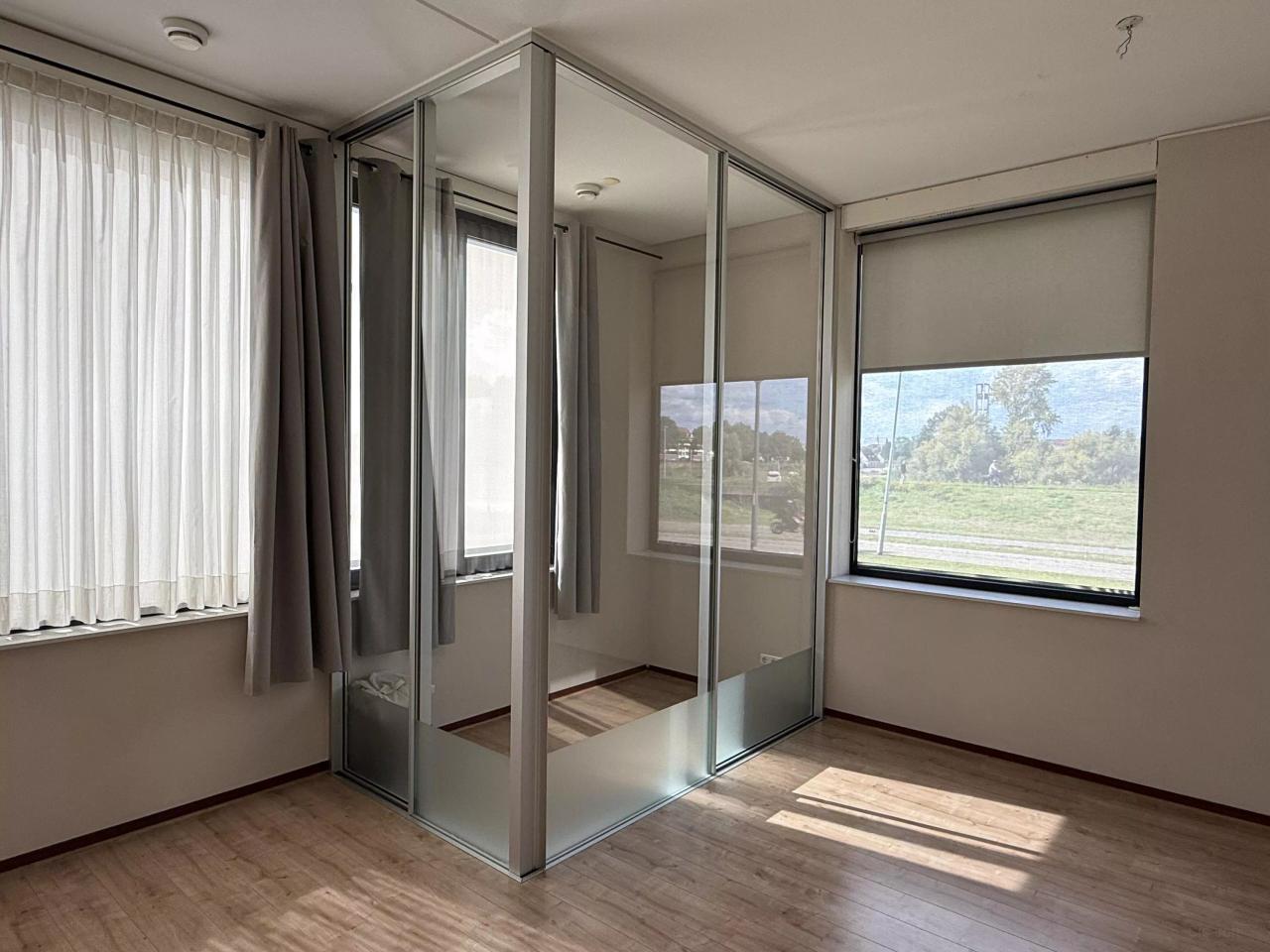 Ground-floor 3-room apartment in Maaswaard - Image 5