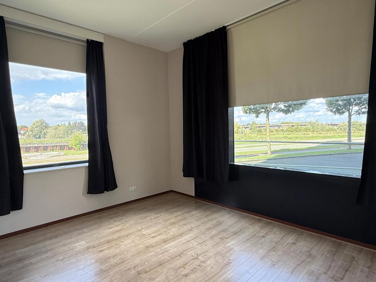 Ground-floor 3-room apartment in Maaswaard - Image 14