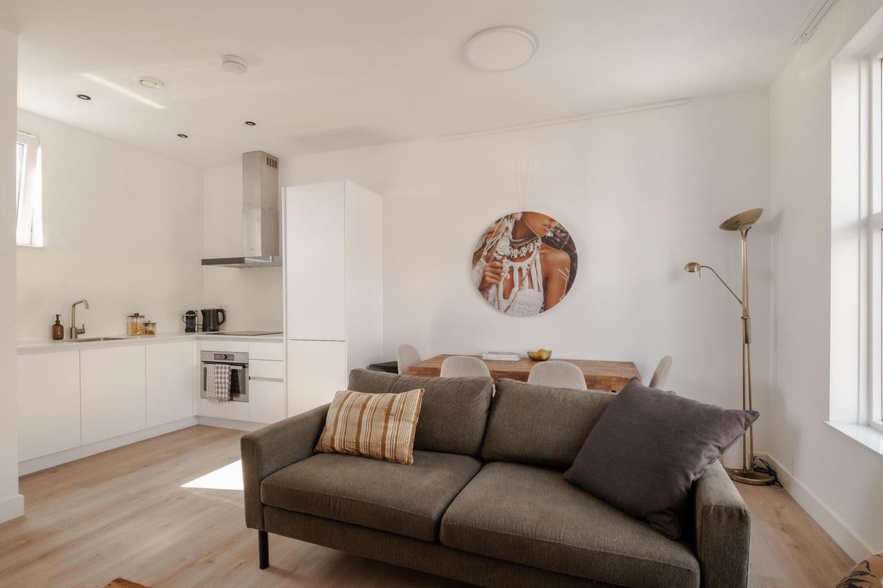 Available now: 3-bedroom apartment - Image 1