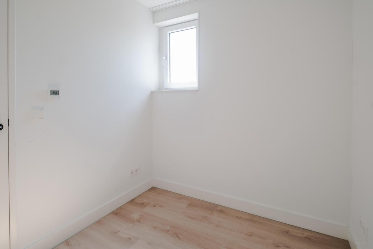 Available now: 3-bedroom apartment - Image 10