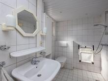 Detached home with 7 bedrooms - Image 14