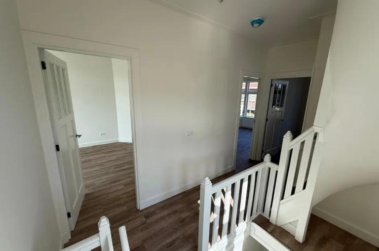 Bright 3-Bedroom Apartment with Terrace - Image 5