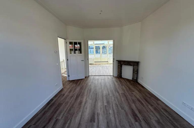 Bright 3-Bedroom Apartment with Terrace - Image 6